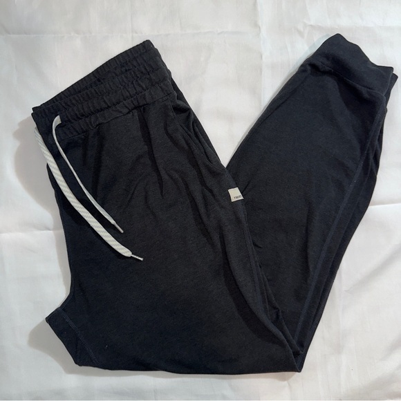 Vuori Joggers with White Drawstring - Picture 5 of 5